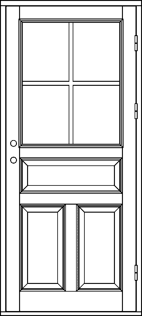 Ritning av enkeldörr i allmogestil med ett stort övre glasfält där spröjsen bildar ett kors och delar fönstret i fyra lika stora rutor, två runda hål för handtag och lås i midjehöjd samt tre spegelpaneler nedtill – en bred rektangulär panel ovanför två smalare, stående spegelpaneler.